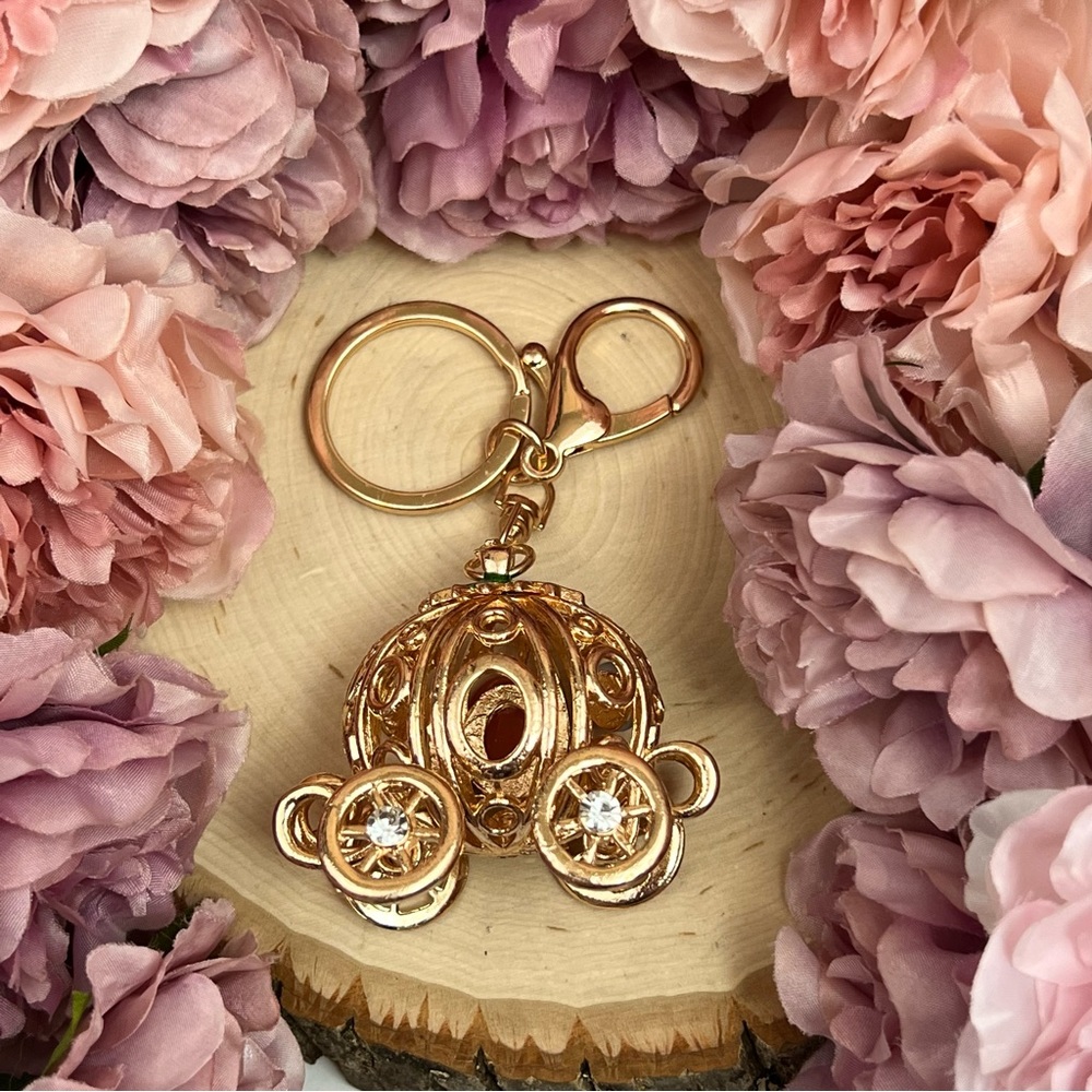 Cinderella’s Royal Gold and Crystal Carriage Keychain Charm - Picture 12 of 14